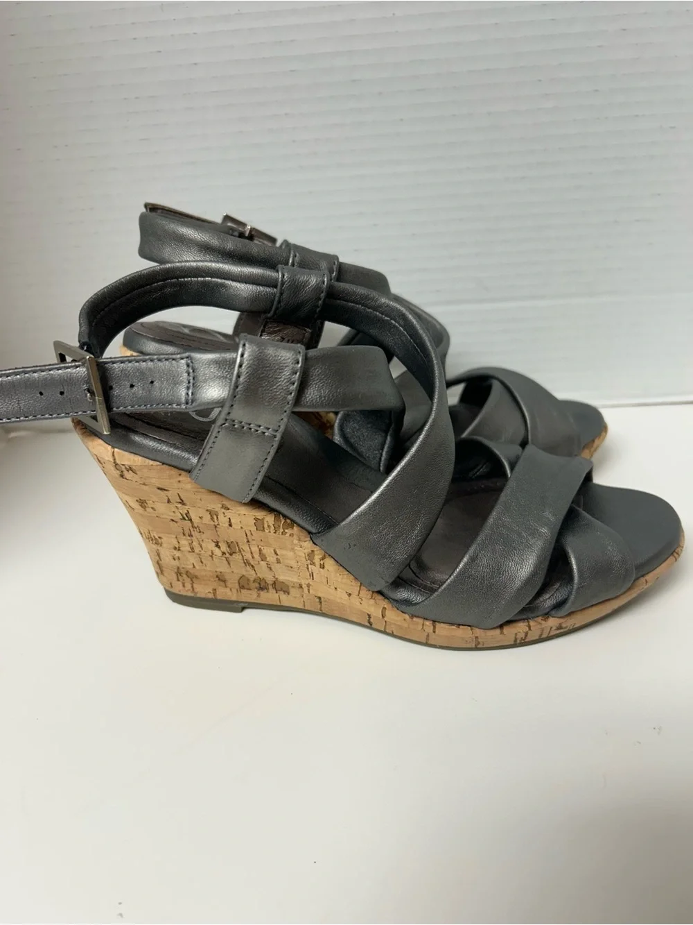 You by Crocs Gray Metallic Leather Strappy Cork Wedge Sandals Sz 7.5 Boho Summer